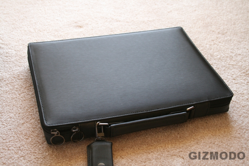 Illustration for article titled Hands-on With Moshi's CODEX MacBook and MacBook Pro Laptop Cases
